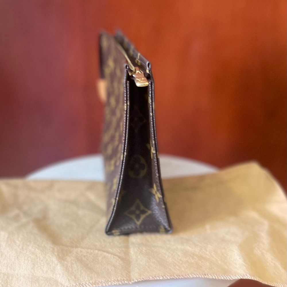 Louis Vuitton Toiletry 19 - Authentic - Picture 8 of 9